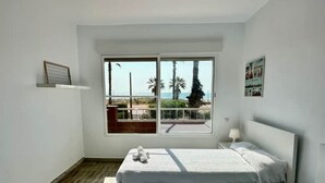 5 Schlafzimmer, Bügeleisen/Bügelbrett