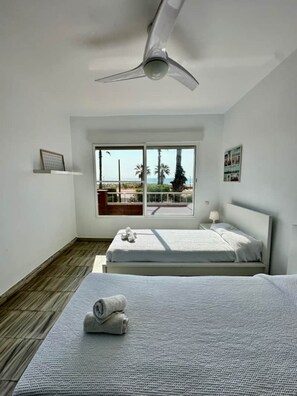 5 Schlafzimmer, Bügeleisen/Bügelbrett