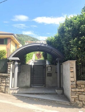 Property grounds - Modern Flat 1 near the Swiss Border in Viggiù (Viggiu')