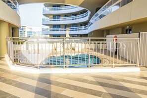 Outdoor pool - Bloomfields Coastal Calm 1BR Ajwan Soul (Abu Dhabi)