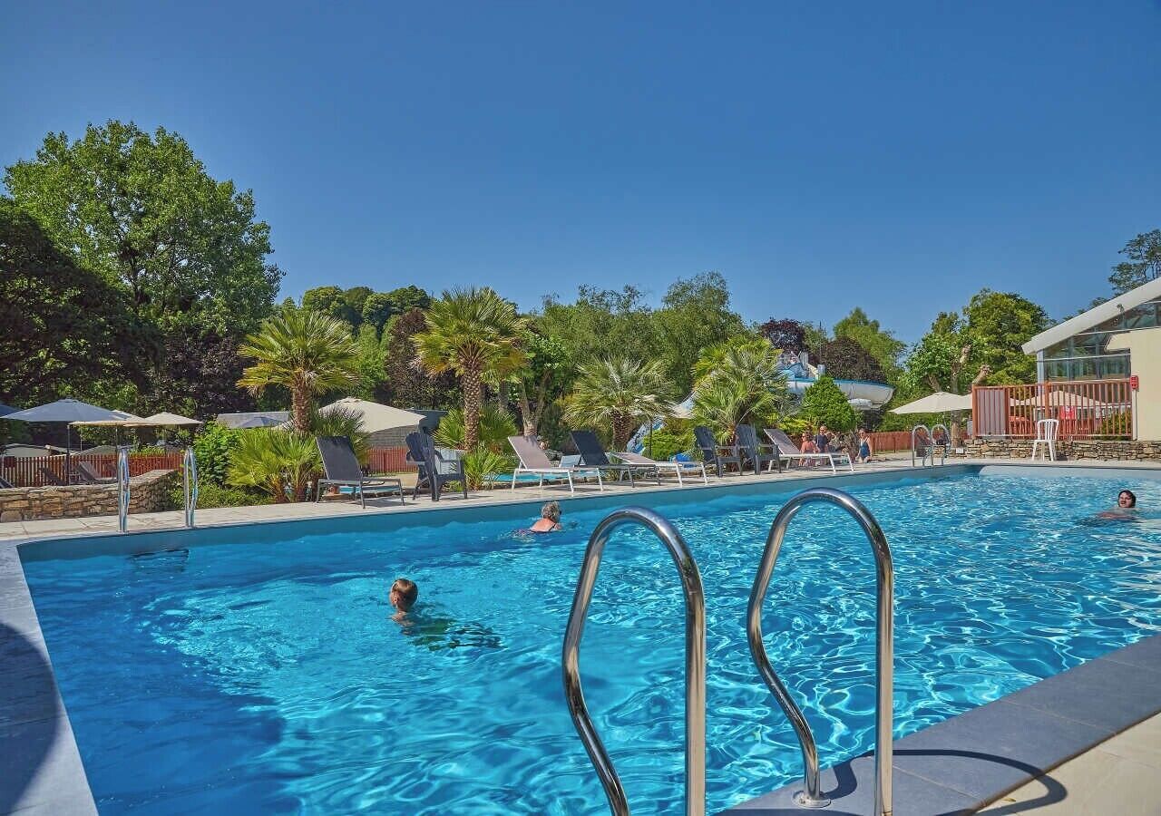 3 outdoor pools