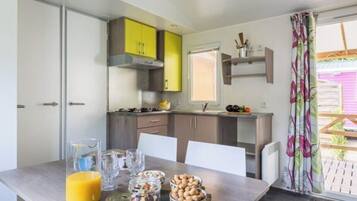 Comfort Mobile Home, 3 Bedrooms | Living area