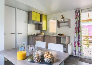 Casa rodante Confort, 3 habitaciones | Área de sala de estar