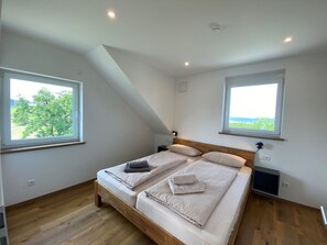 3 Schlafzimmer, Reisekinderbett, kostenloses WLAN, Bettwäsche