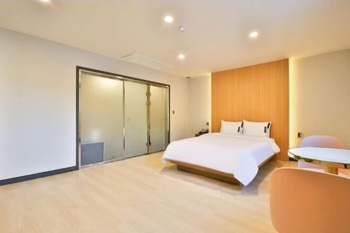 Didekorasi berbeda-beda dan dilengkapi dengan perabotan berbeda-beda