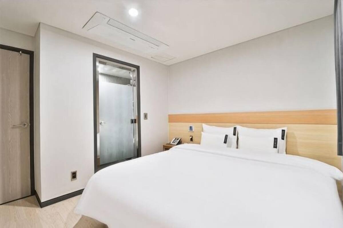 WiFi (無料)、客室ごとに異なる装飾、客室ごとに異なるインテリア