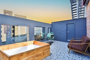 Signature Studio Suite, Ocean View | Individually decorated, individually furnished, free WiFi - Hotel 701 Jin-hae (Changwon)
