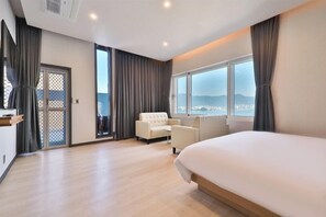 Signature Studio Suite, Ocean View | Individually decorated, individually furnished, free WiFi