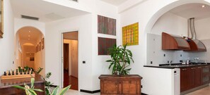 Micro-ondes, four, plaque de cuisson, lave-vaisselle