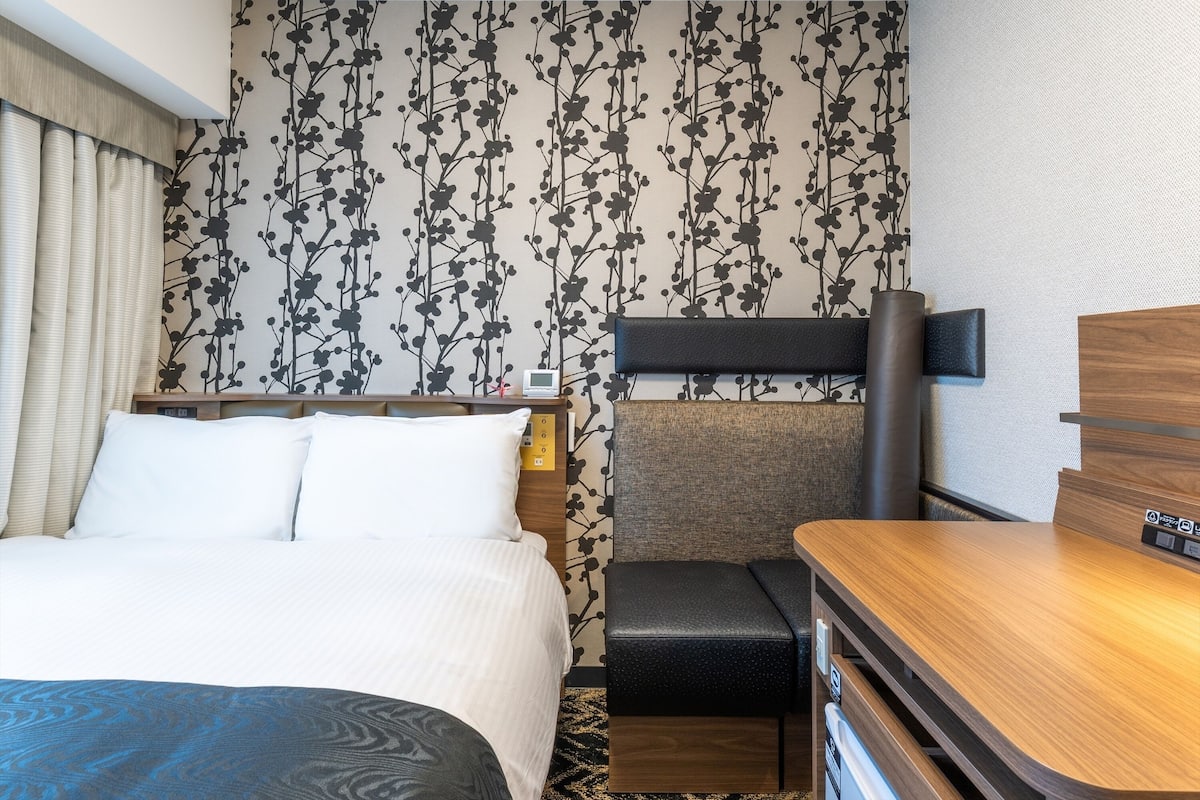 Habitación, no fumadores (Cozy, for 2 Adults) | Edredones de plumas, escritorio, espacio para trabajar con un portátil