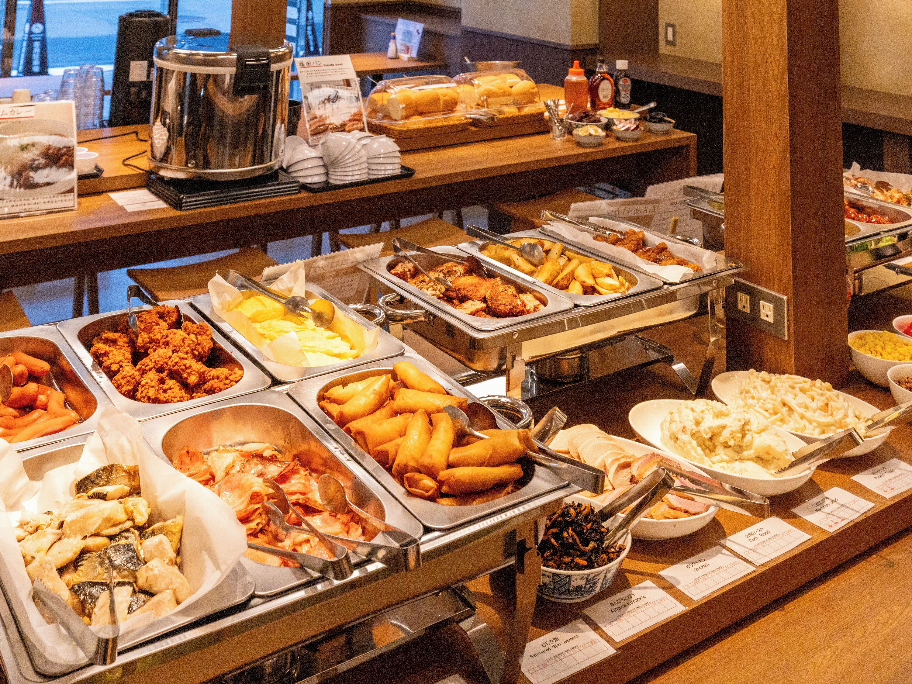 朝食 (ビュッフェ)、毎日提供 (有料)