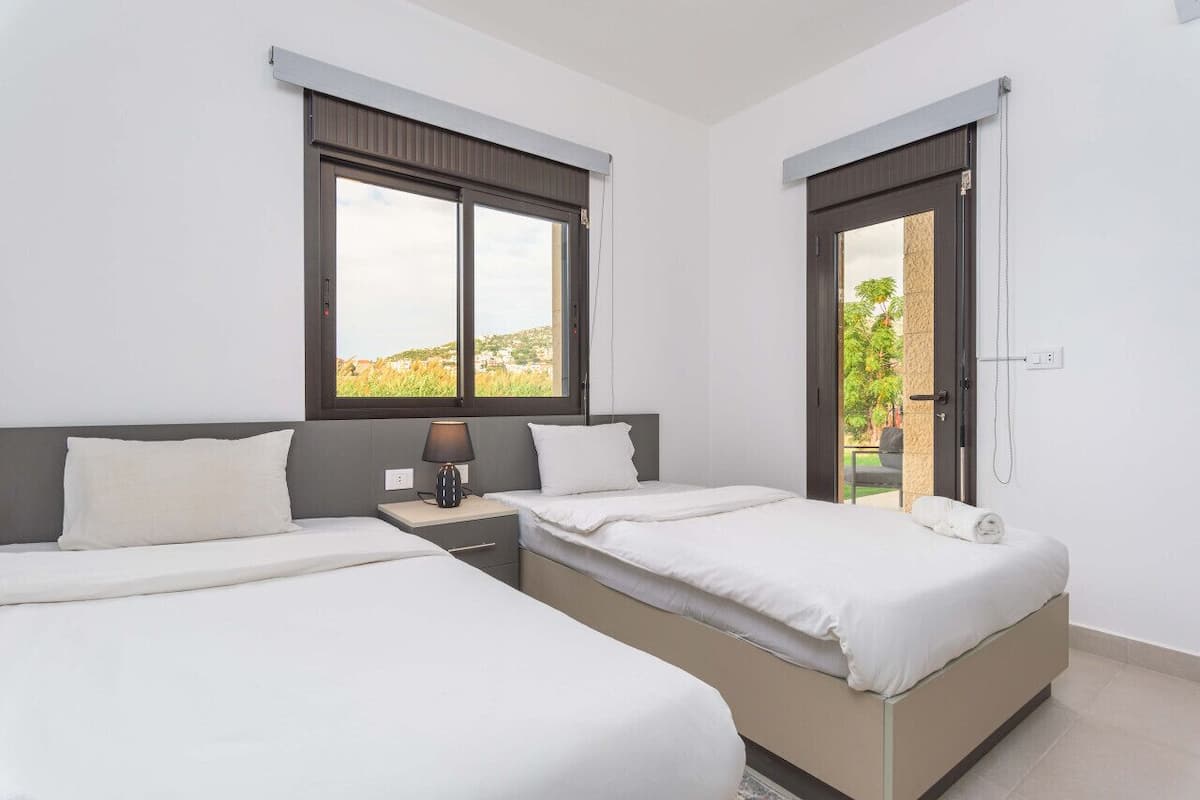 01 | Premium bedding, individually decorated, individually furnished