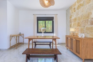 Glow 12 | In-room dining - Glow Studios & Apartments in Batroun  (Batroun)