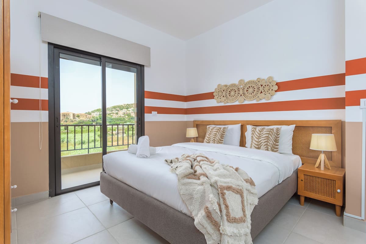 Glow 31 | Premium bedding, individually decorated, individually furnished