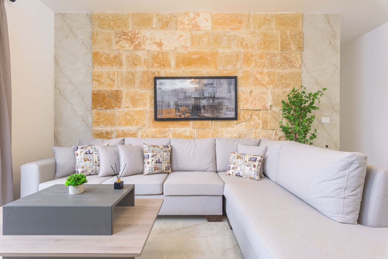 01 | Living room | 50-inch Smart TV with cable channels, streaming services