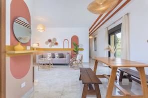 Glow 31 | In-room dining - Glow Studios & Apartments in Batroun  (Batroun)