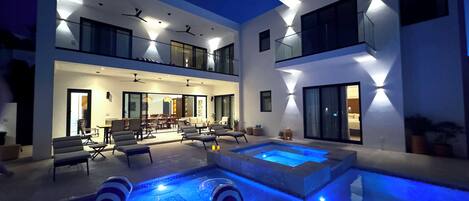 Piscine extérieure, piscine chauffée