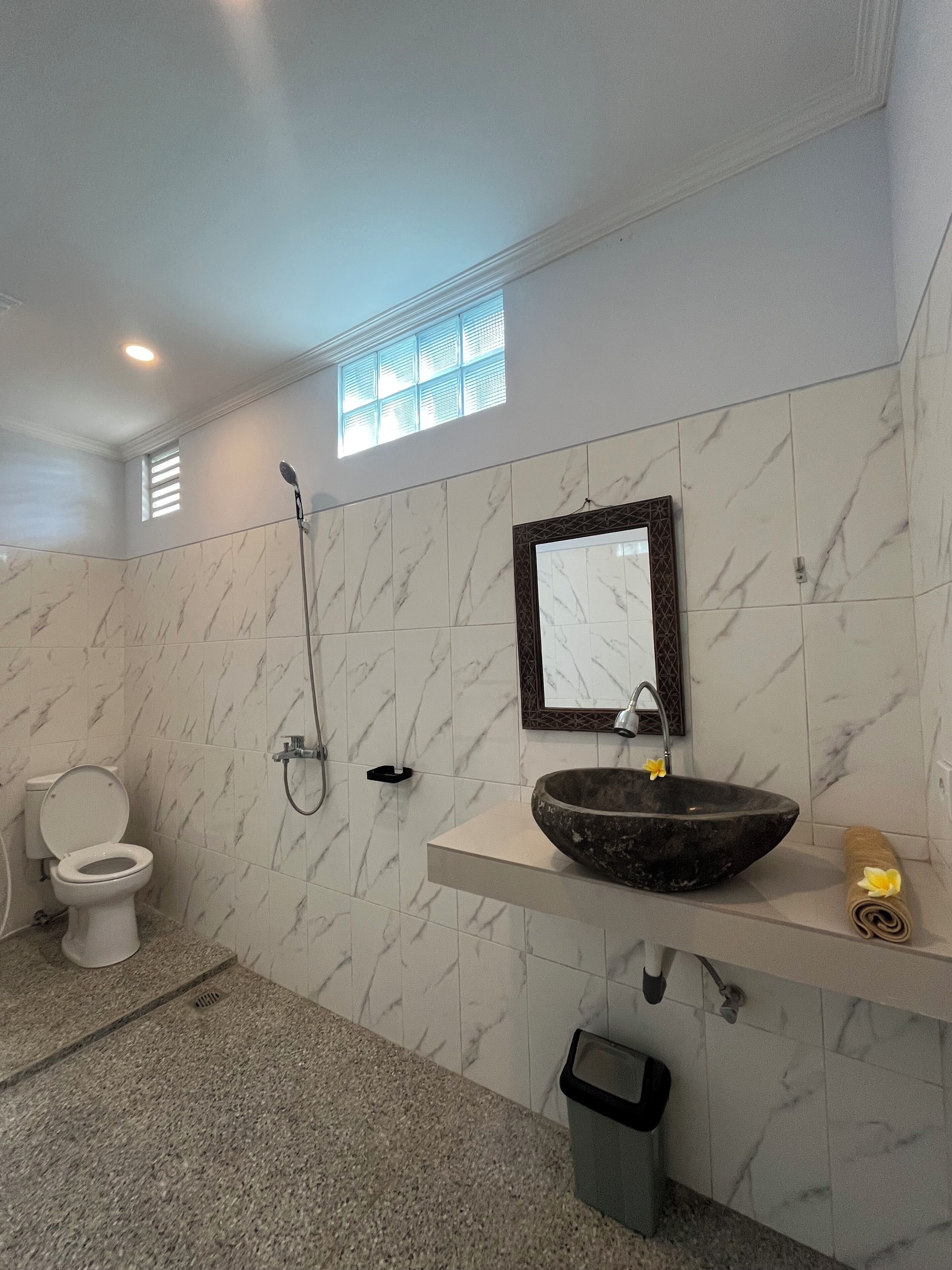 Suite, Balcony, Garden View | Bathroom | Shower, free toiletries, towels, soap