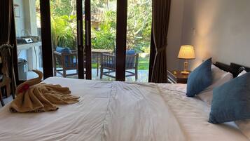 Suite, balcon, vue jardin