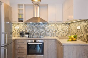 Micro-ondes, four, plaque de cuisson, lave-vaisselle