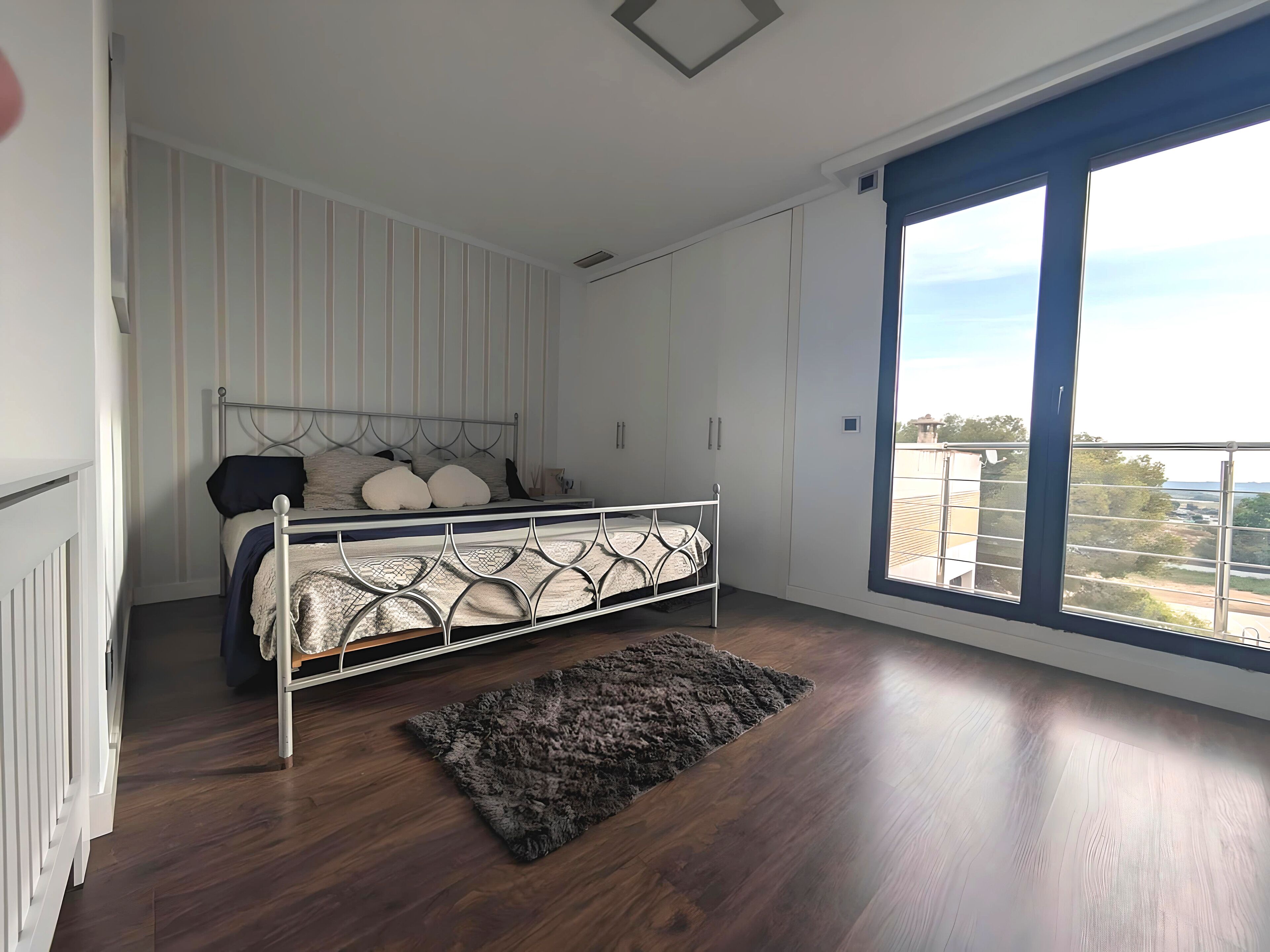 3 chambres, fer et planche à repasser, Wi-Fi gratuit, draps fournis