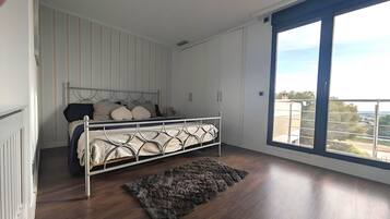 3 chambres, fer et planche à repasser, Wi-Fi gratuit, draps fournis