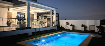 4-bedroom house in delightful Torrent with fully equipped games room, AC, WiFi