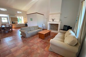 TV, fireplace, DVD player