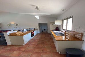 Kühlschrank, Mikrowelle, Ofen, Geschirrspüler