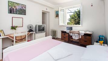 Fer et planche Ă repasser, lit parapluie, Wi-Fi gratuit