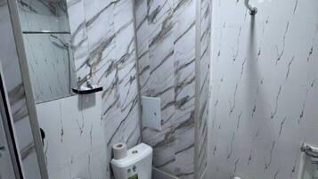 Standard Twin Room, 1 Bedroom, City View | Bathroom | Shower, free toiletries, hair dryer, towels
