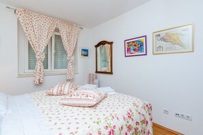 Bügeleisen/Bügelbrett, Reisekinderbett, kostenloses WLAN