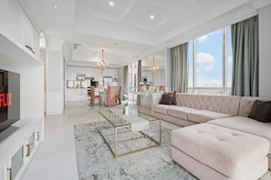 Apartment, 3 Bedrooms, City View | Living area