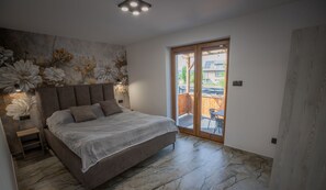 Familienapartment | Laptopgeeigneter Arbeitsplatz, Verdunkelungsvorhänge