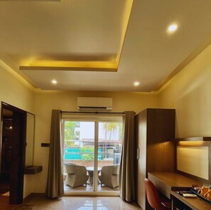 Suite, Balcony, City View