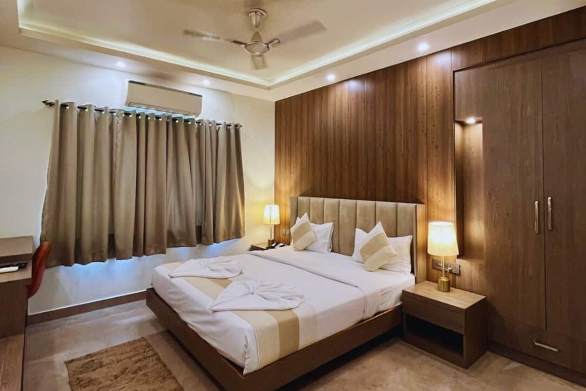 Phòng Deluxe, quang cảnh thành phố | Két bảo mật tại phòng, màn/rèm cản sáng, phòng cách âm