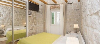 Apartments Stone Elegance (ST) - Double Room (Saskinja)