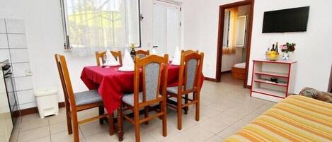 2 عدّة غرف نوم ومكواة/لوح كي وواي فاي مجانًا