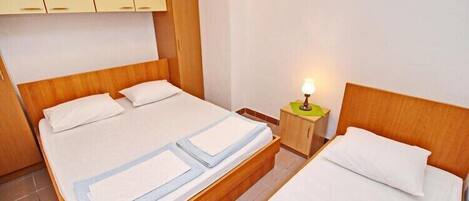 2 soverom, strykejern/-brett og wi-fi (inkludert)