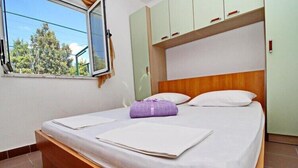 A bedroom with a bed, a window, and a view of trees. - Apartments Neven - Two Bedroom Apartment with Terrace and Partial Sea View (A1) (Drace)