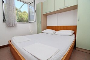 Iron/ironing board, free WiFi