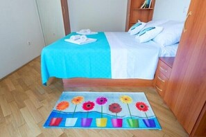 Iron/ironing board, free WiFi