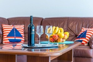 Dining - Feel Good Apartment - Two-Bedroom Apartment with Terrace and Garden View (Dubrovnik)