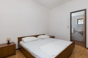 1 bedroom, iron/ironing board, travel crib - Rooms Villa Bašica - Basic Double Room with Forest View (Soba 1) (Saplunara)