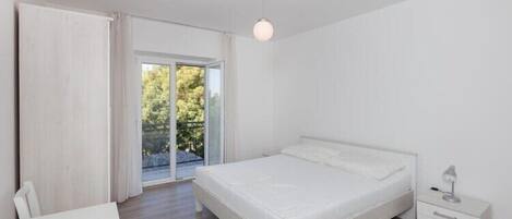 Strykjärn/strykbräda och resesäng