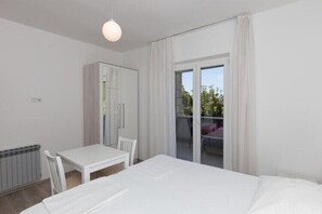 Bügeleisen/Bügelbrett, Reisekinderbett