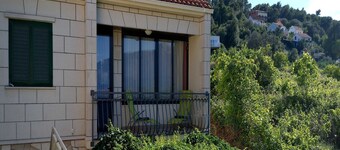 Holiday Home Kata - Two-Bedroom Holiday Home with Balcony