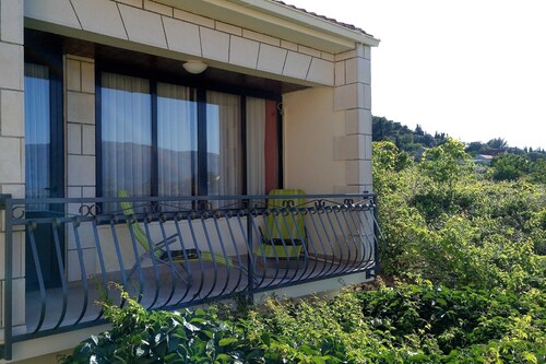 Holiday Home Kata - Two-Bedroom Holiday Home with Balcony