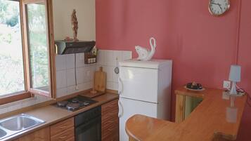 KĂŒhlschrank, Ofen, Herdplatte, Toaster