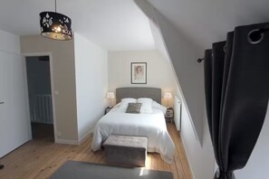 3 bedrooms, iron/ironing board, WiFi, bed sheets